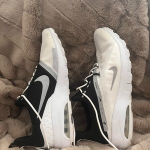 Nike Airmax Motion in Wolf Grey size 10.5